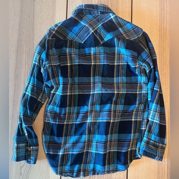 Wrangler Pearl Snap Button up in blue plaid- Size Large - Picture 2 of 4
